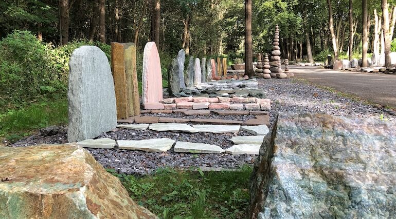 Grafstenen, grafomrandingen en grafvulling in Soesterberg